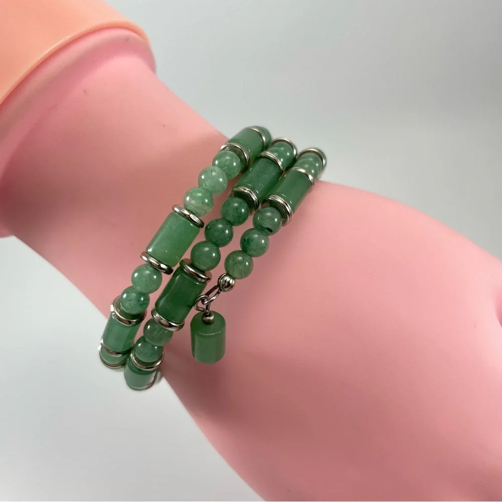 Beautiful Unsigned Silver Tone Memory Wire Aventurine Beaded Bangle Bracelet
